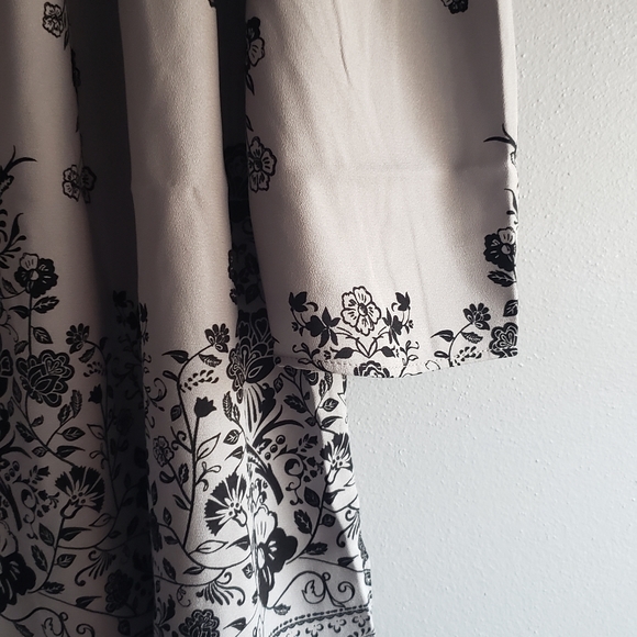 Midnight Velvet "Bell Sleeve Cold Shoulder Top" S - Picture 3 of 5